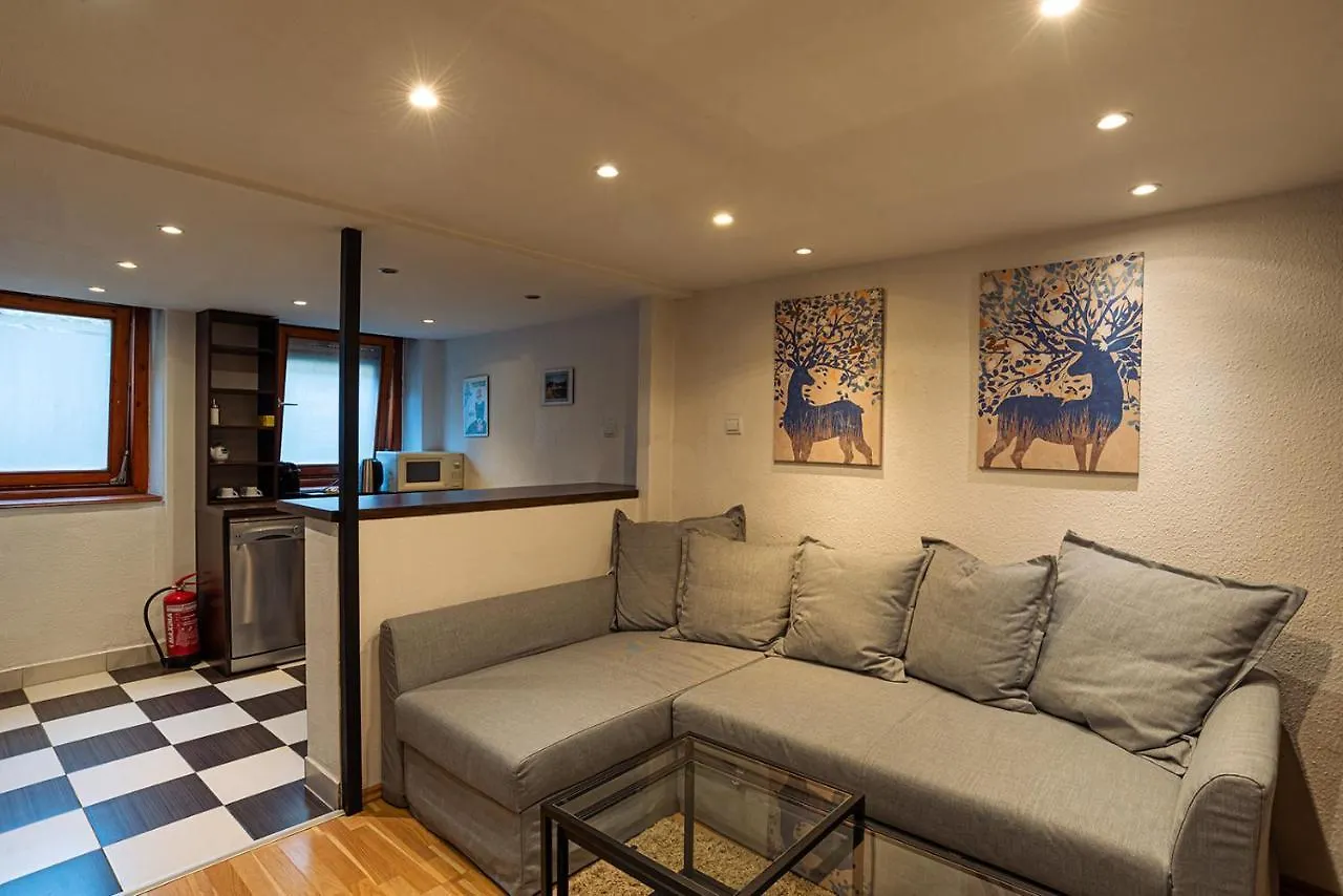 Cosy Corner - Entire Apartment Near Oktogon Budapest