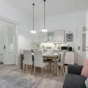 Perfect Day 3 -3 Bedr, 2 Bathrooms Apartment
