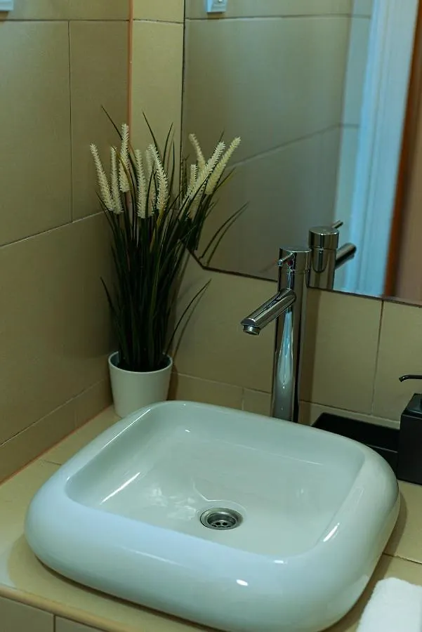 Cosy Corner - Entire Apartment Near Oktogon Budapest 0*,